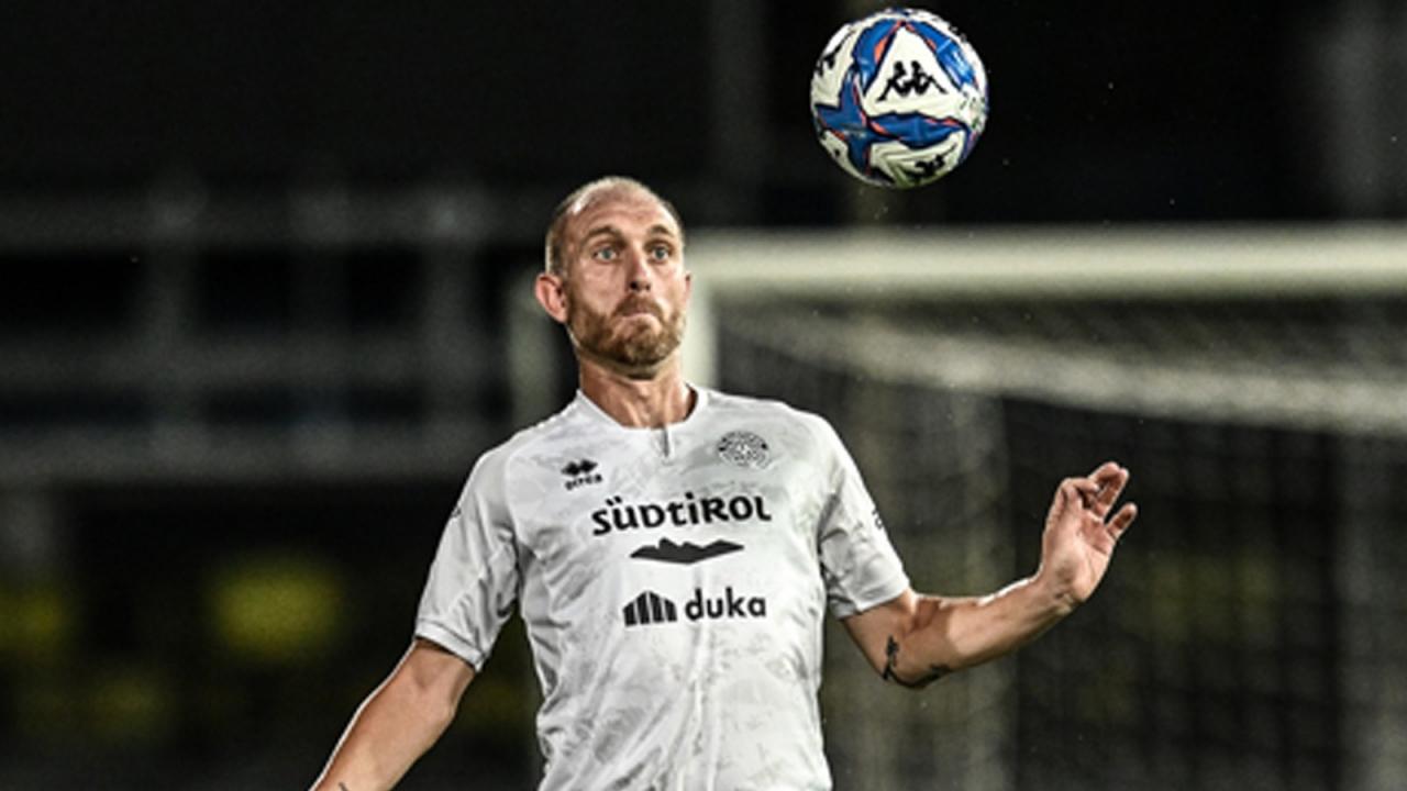 Ceza almıştı! İhanet ettiği eski takımına karşı oynamamak için 40 yaşında futbolu bıraktı