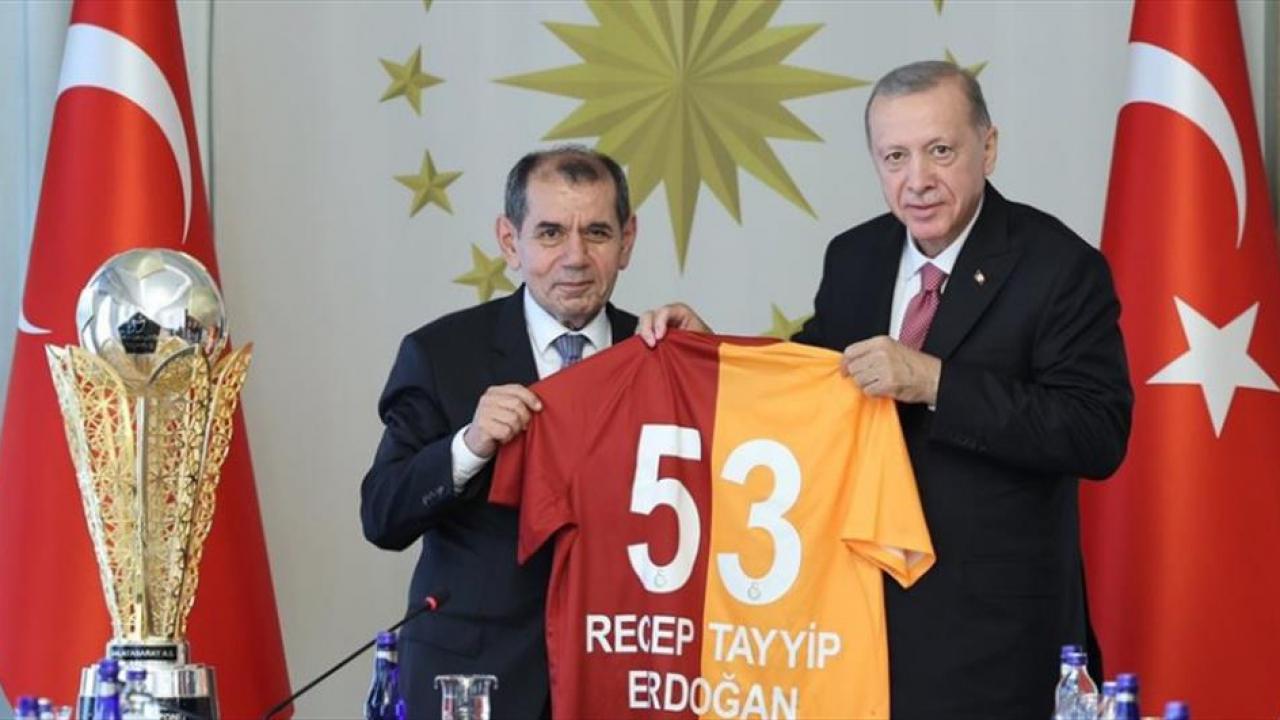 Cumhurbaşkanı Erdoğan'dan Dursun Özbek ve Okan Buruk'a tebrik telefonu
