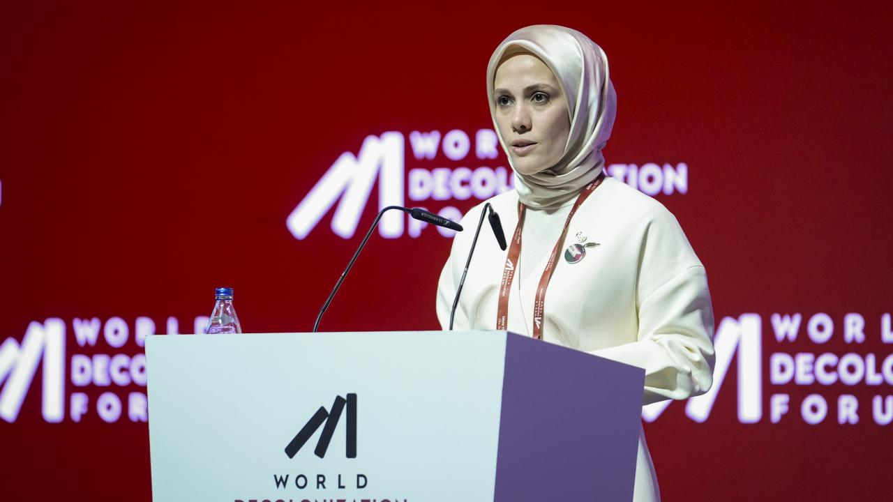 Esra Albayrak: Batı, kendisini ele geçiren efendilik kompleksinden arınmalı