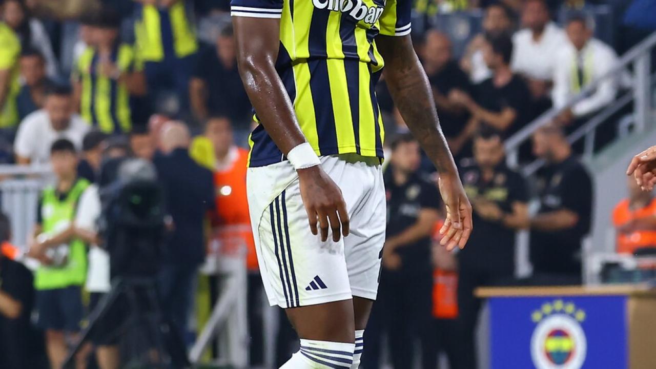 Fenerbahçe'nin eski yıldızı Galatasaray'a haber yolladı! Transfer olmak istiyor