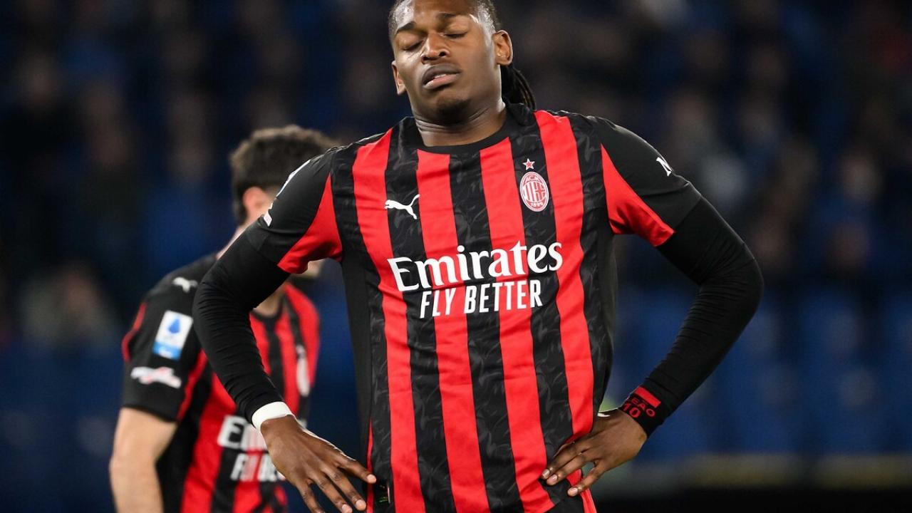 Milan'da bardak taştı! Taraftarlar Leao'ya rest çekti: Transferin biteceği para açıklandı