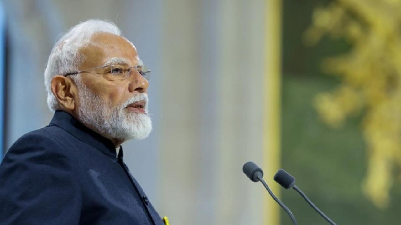 Modi'den halkına şok çağrı: Altın almayın, evden çalışın