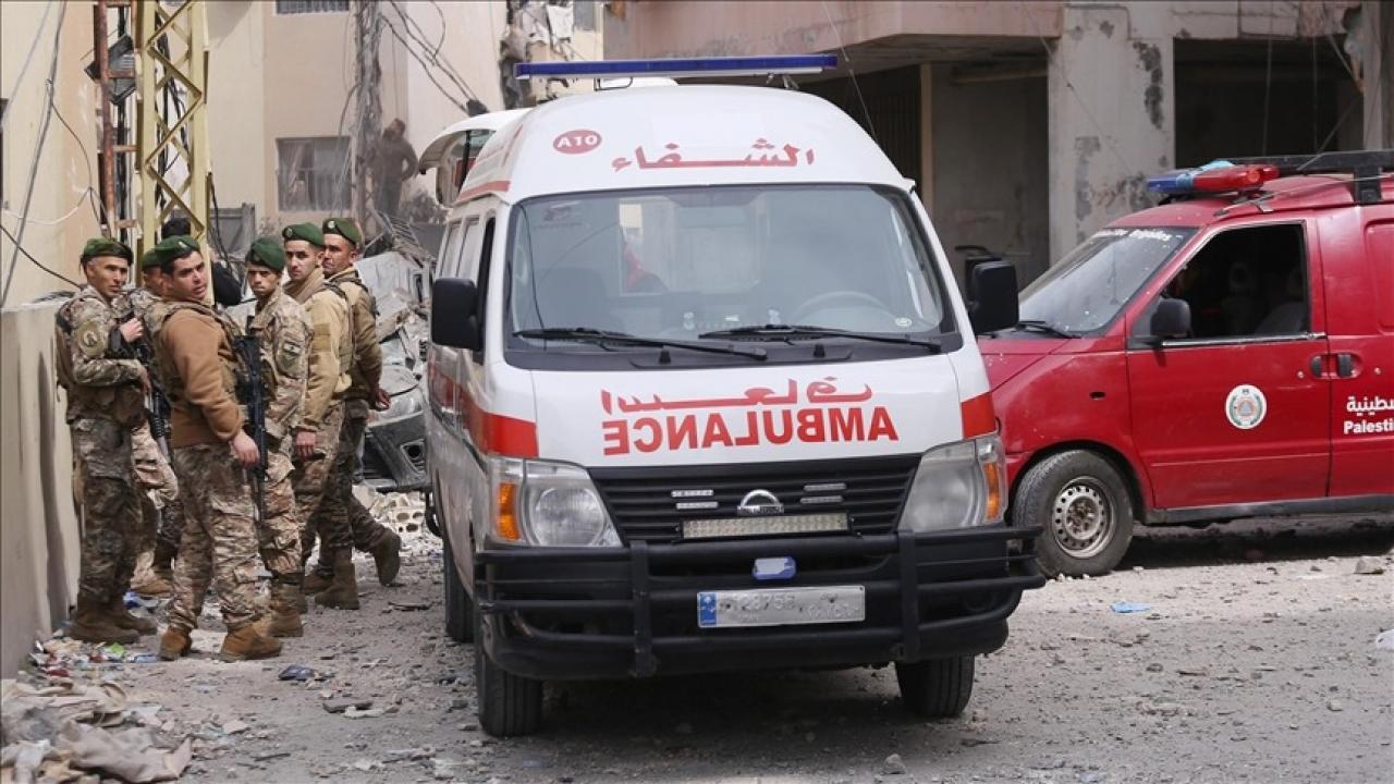 Savaşı ahlaksızca sürdürmeye devam ediyor! İsrail bu kez ambulansı hedef aldı