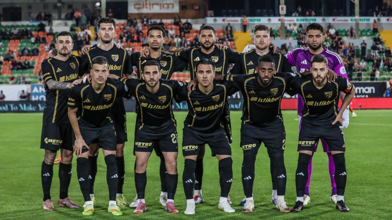 Son maçlarına çıkıyorlar! Süper Lig'e sahasında veda edecek