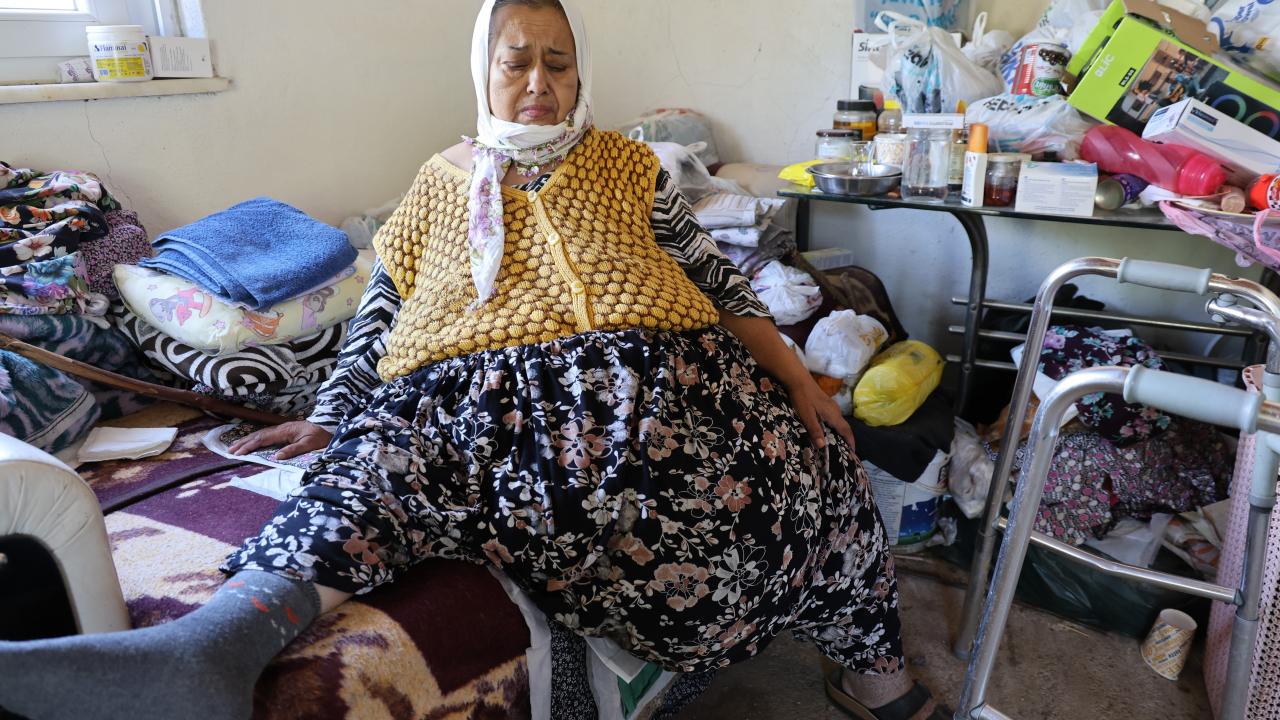 Karnındaki kitleyle 170 kiloya ulaşan kadın 15 yıldır yatağa hasret