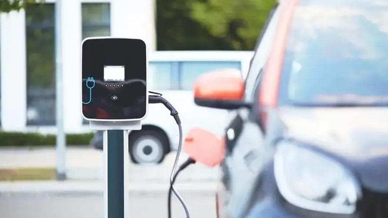 Dünyada bu yıl satılan araçların yaklaşık yüzde 30'u elektrikli olacak