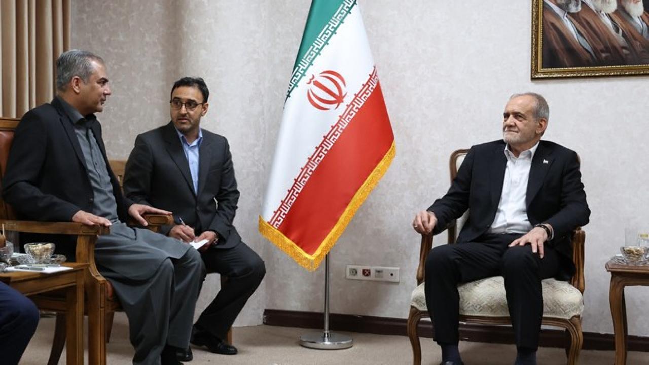 Pakistanlı Bakan İran'da! Pezeşkiyan ile görüştü