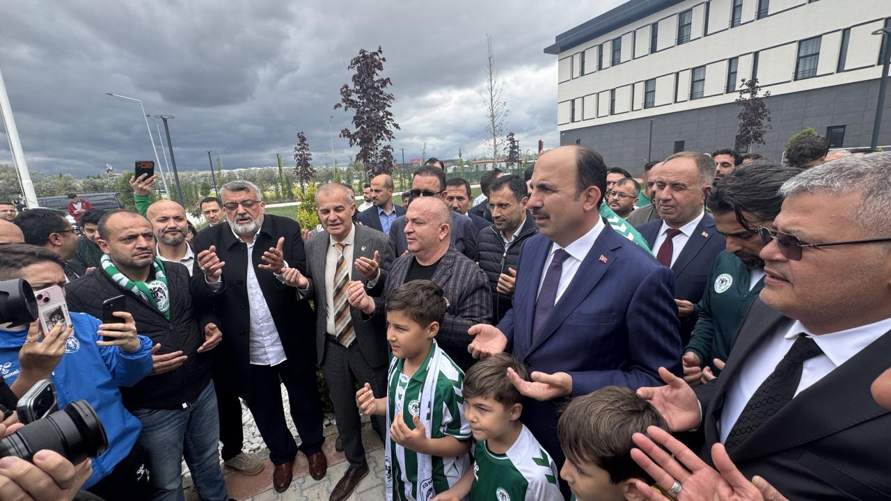 Tüm şehir kenetlendi! Tarihi maça takımı dualarla uğurladılar