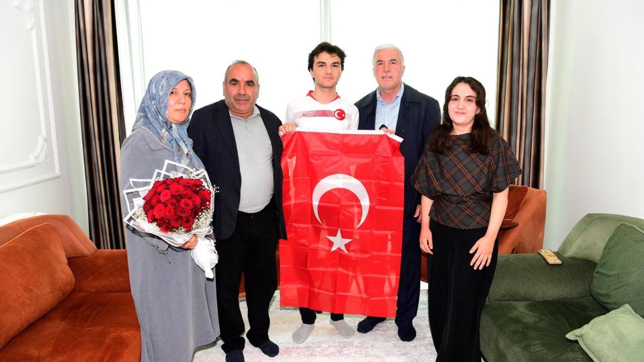 Gençlerin bayrak sevgisi CİMER'e yansıdı