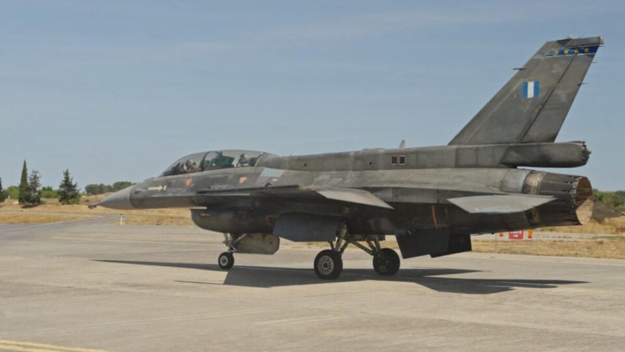 Yunanistan’dan GKRY hamlesi: F-16’ların adadaki varlığı sürecek