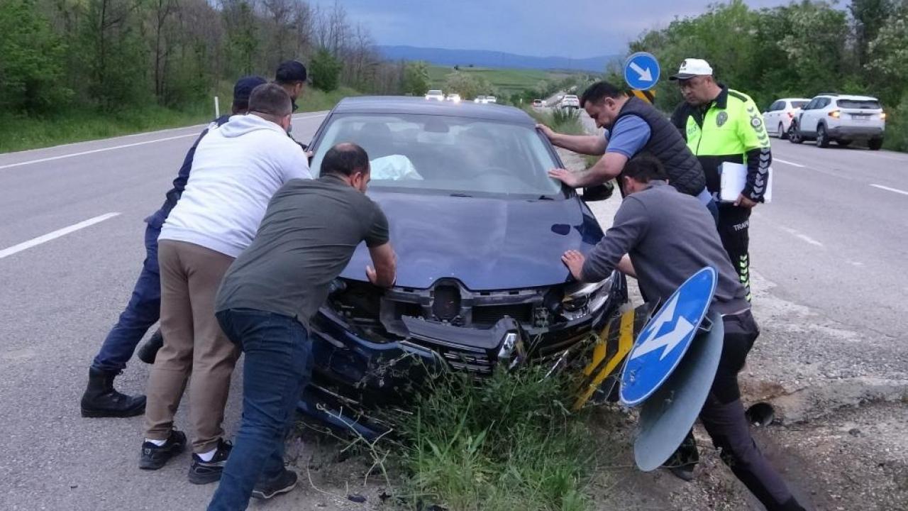 Kastamonu’da üç araç çarpıştı: 5 yaralı Kastamonu’da üç araç çarpıştı: 5 yaralı
