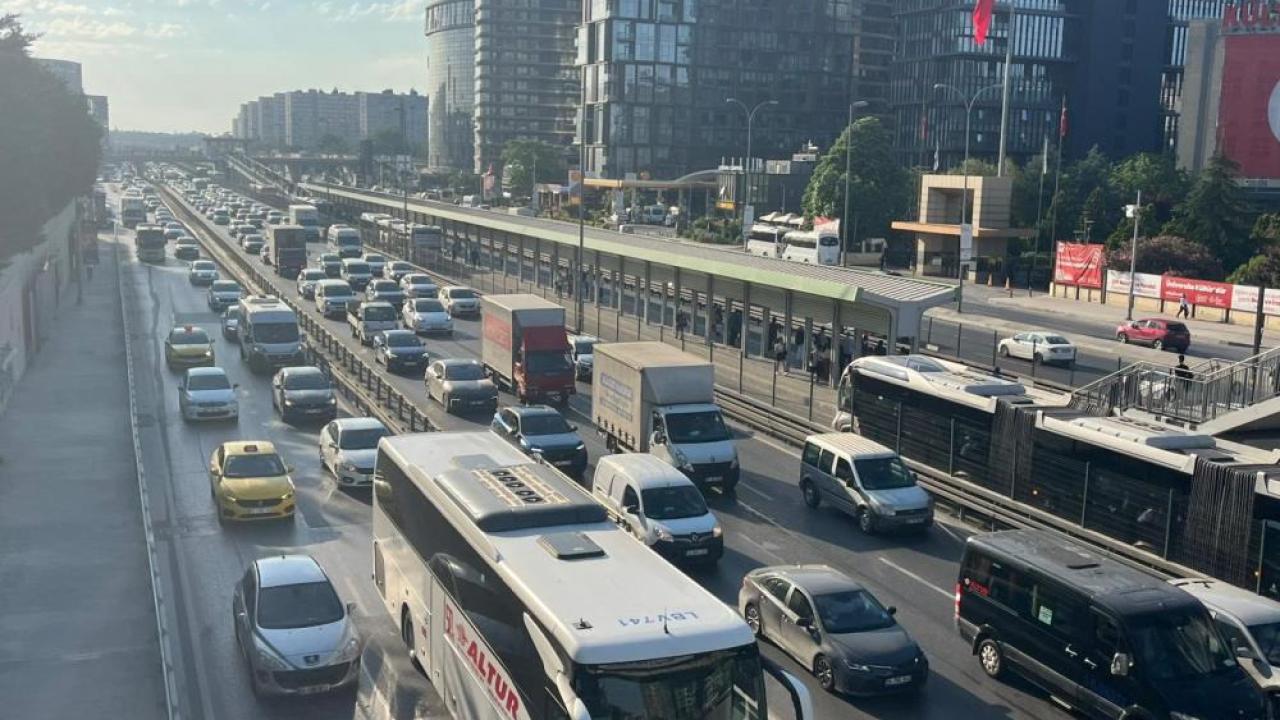 Bayram tatili sonrası İstanbul’da trafik yoğunluğu Bayram tatili sonrası İstanbul’da trafik yoğunluğu