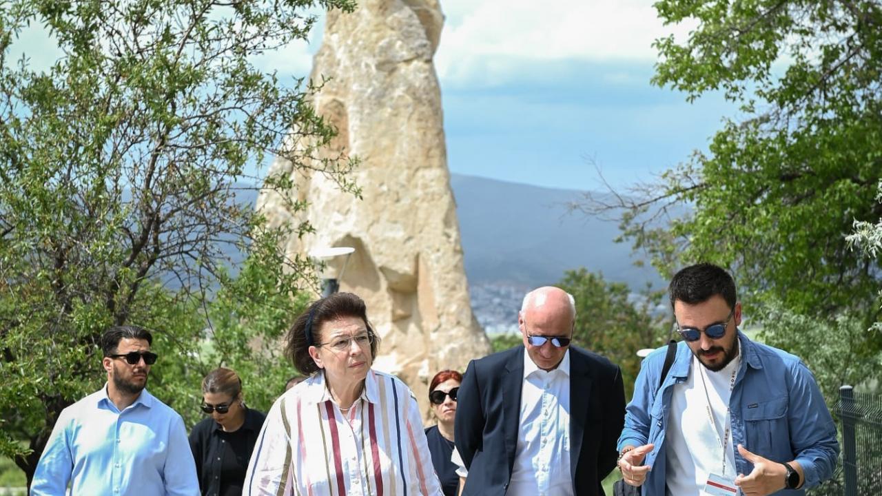 Yunanistan Kültür Bakanı Kapadokya’yı gezdi Yunanistan Kültür Bakanı Kapadokya’yı gezdi