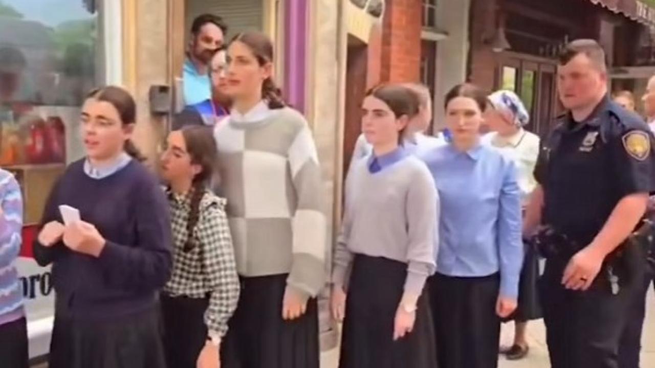 ABD'de bir kanalizasyon tünelinde kaybolan 71 kız öğrenci sağ salim bulundu.