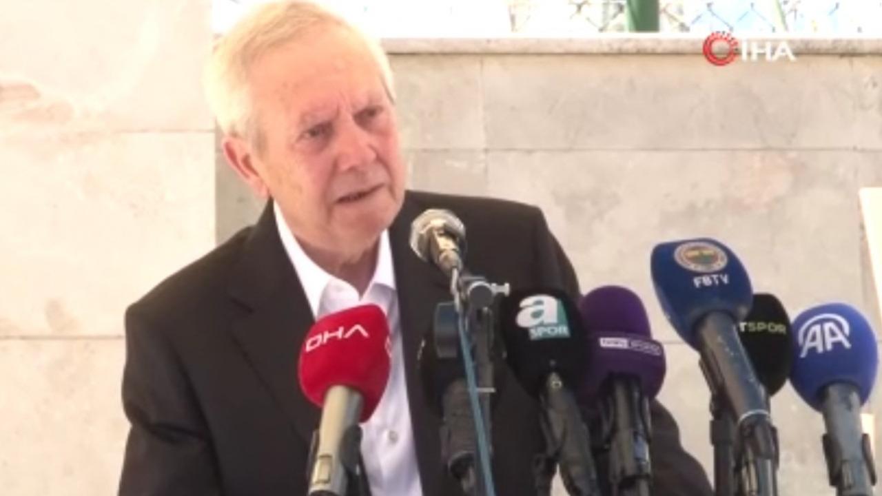 Aziz Yıldırım 'dostum' dediği Köksal Özbek'in cenazesinde gözyaşlarını tutamadı