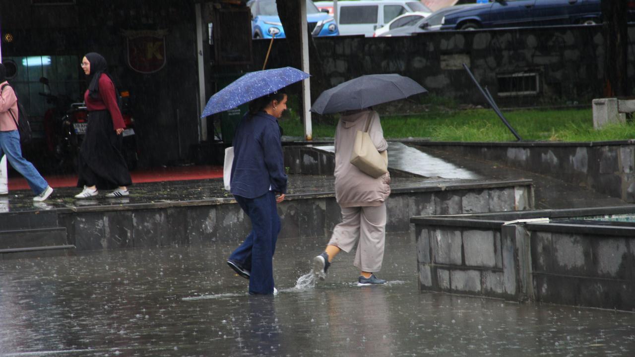 Meteoroloji kuvvetli yağış uyarısı: 2 bölgeye dikkat! Öğleden sonra etkisini artıracak Meteoroloji kuvvetli yağış uyarısı: 2 bölgeye dikkat! Öğleden sonra etkisini artıracak