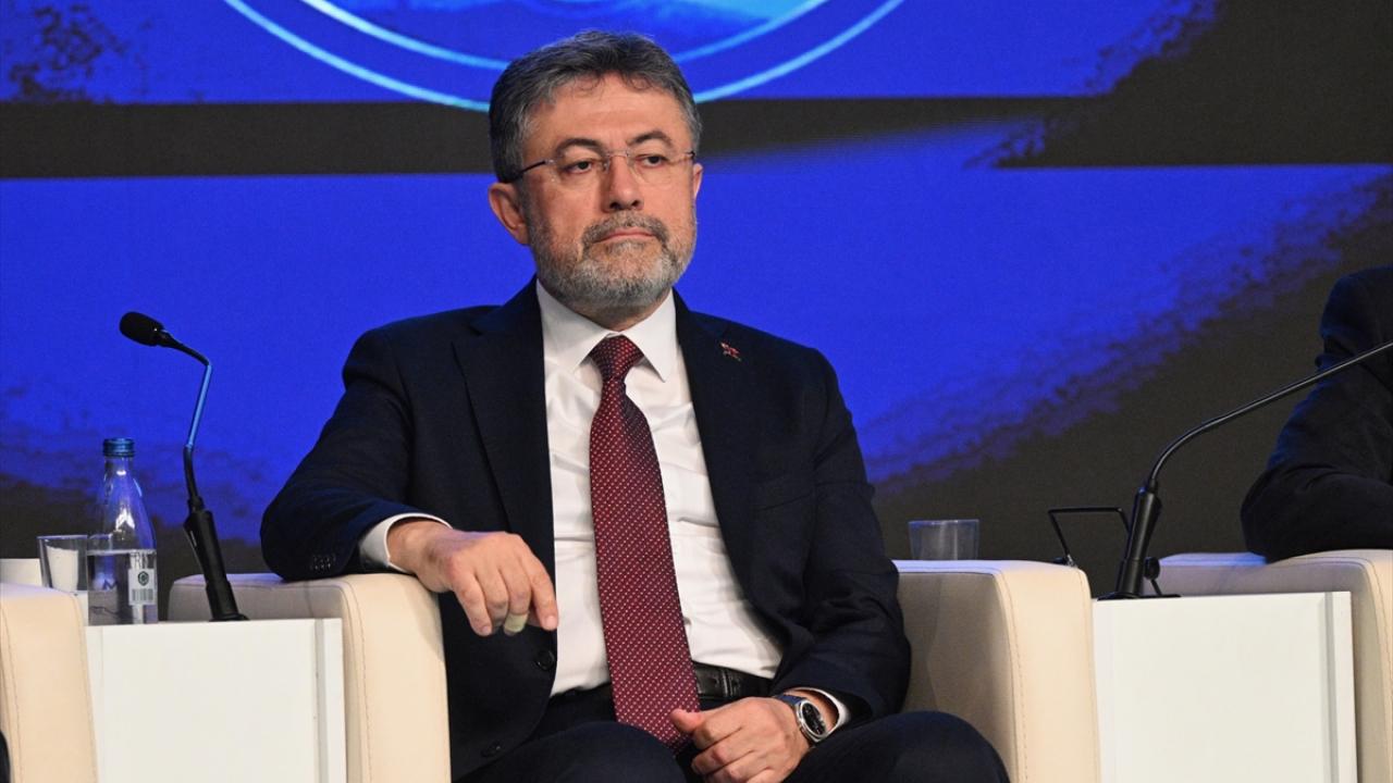 Erciyes Zirvesi'nde konuşma yapan Bakan İbrahim Yumaklı