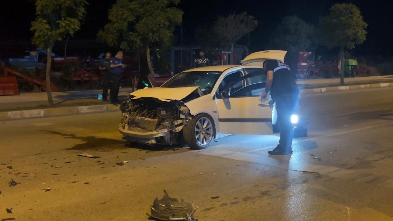 Kazaya karışan sürücü aracını bırakıp kaçtı Kazaya karışan sürücü aracını bırakıp kaçtı