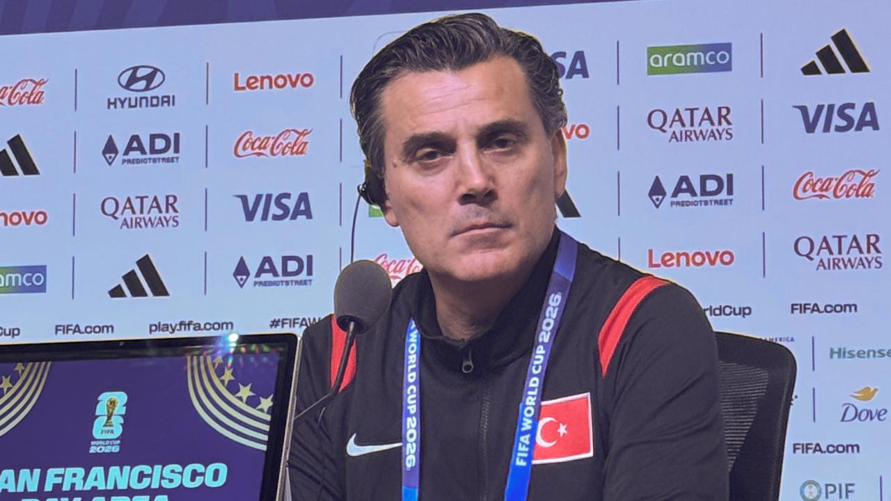 A Milli Takım Teknik Direktörü Vincenzo Montella açıklama yapıyor.