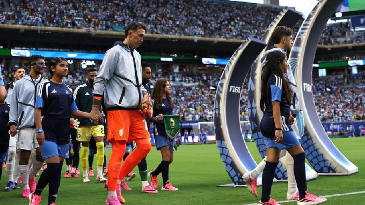 Muslera rekor kırmaya devam ediyor! 40 yaşında tarihe geçti Muslera rekor kırmaya devam ediyor! 40 yaşında tarihe geçti
