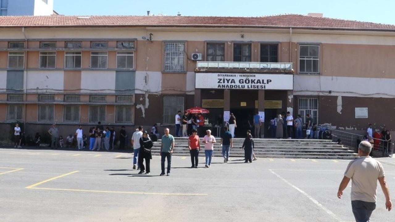 YKS yolunda kaza yaptı, imdadına polis ekipleri yetişti