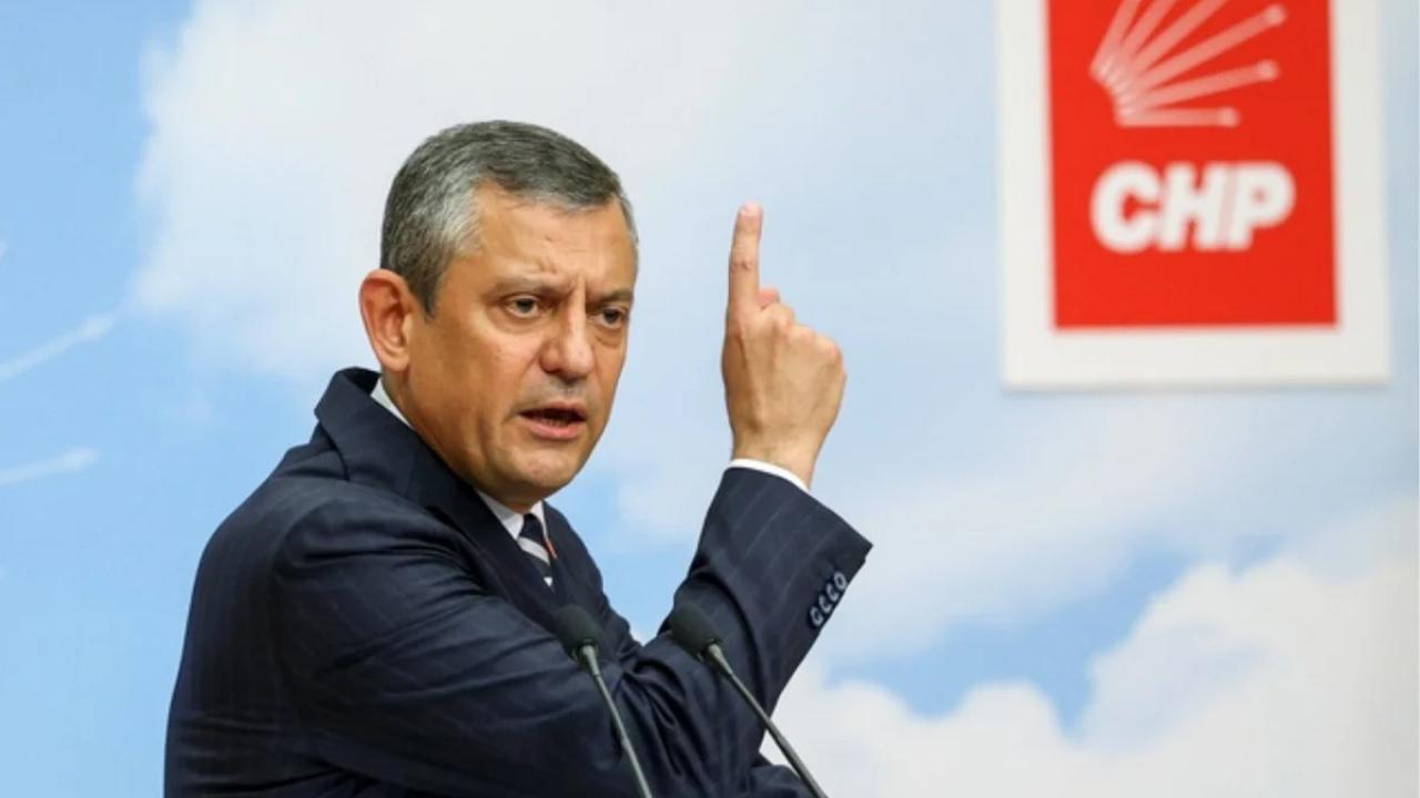 Anadolu Birliği Partisi Genel Başkanı Bedri Yalçın ve CHP Genel Başkanı Özgür Özel