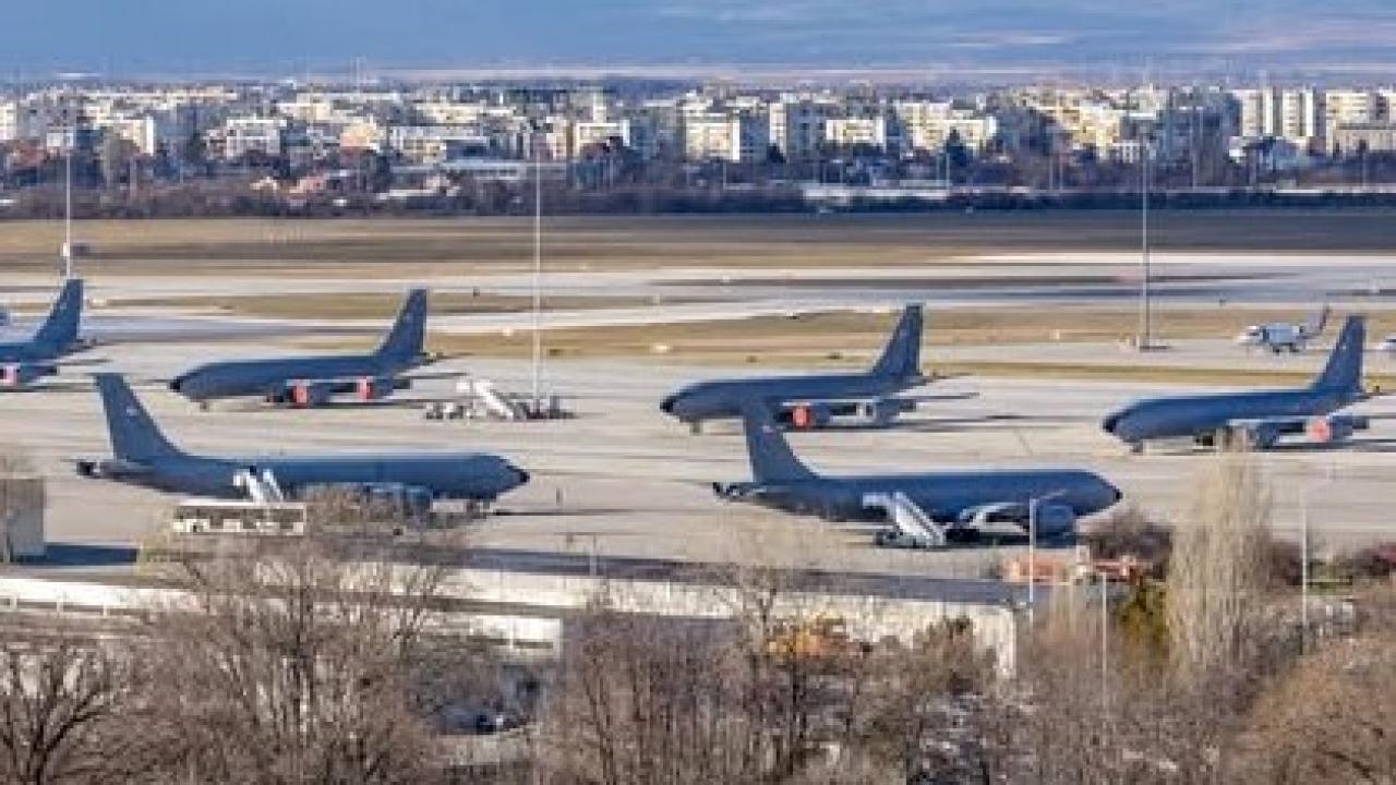 ABD’ye ait askeri uçaklar bölgeden ayrılıyor