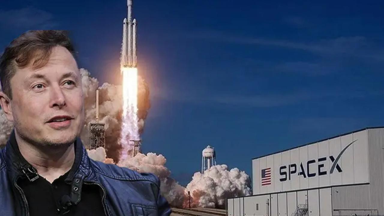 SpaceX logosu ve Nasdaq borsa binası görseli