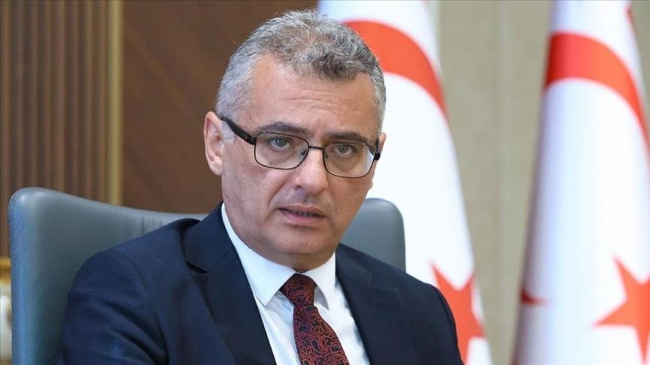 KKTC Cumhurbaşkanı Tufan Erhürman açıklama yaparken