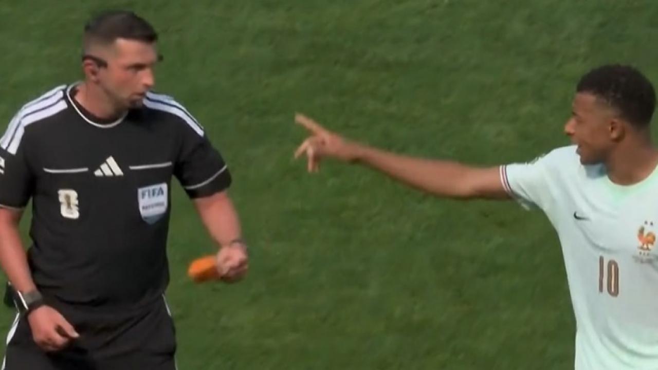 Mbappe hakeme talimat verdi! Sosyal medyada tartışmalar alevlendi