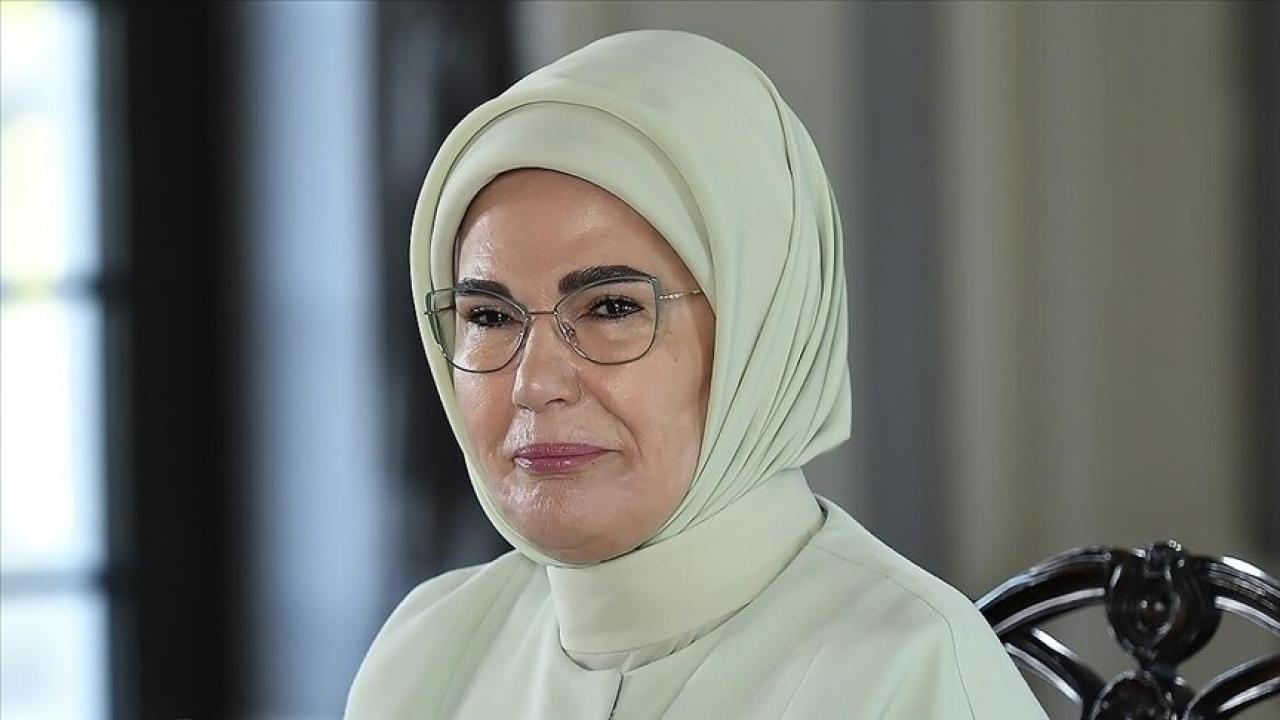 Emine Erdoğan’dan “Depozito Yönetim Sistemi”ne ilişkin paylaşım Emine Erdoğan’dan “Depozito Yönetim Sistemi”ne ilişkin paylaşım