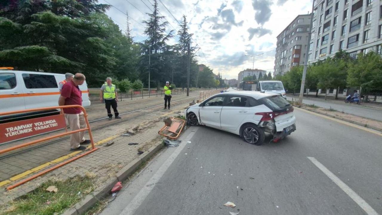 Eskişehir’de trafik kazası: Anne ve 4 yaşındaki kızı yaralandı Eskişehir’de trafik kazası: Anne ve 4 yaşındaki kızı yaralandı