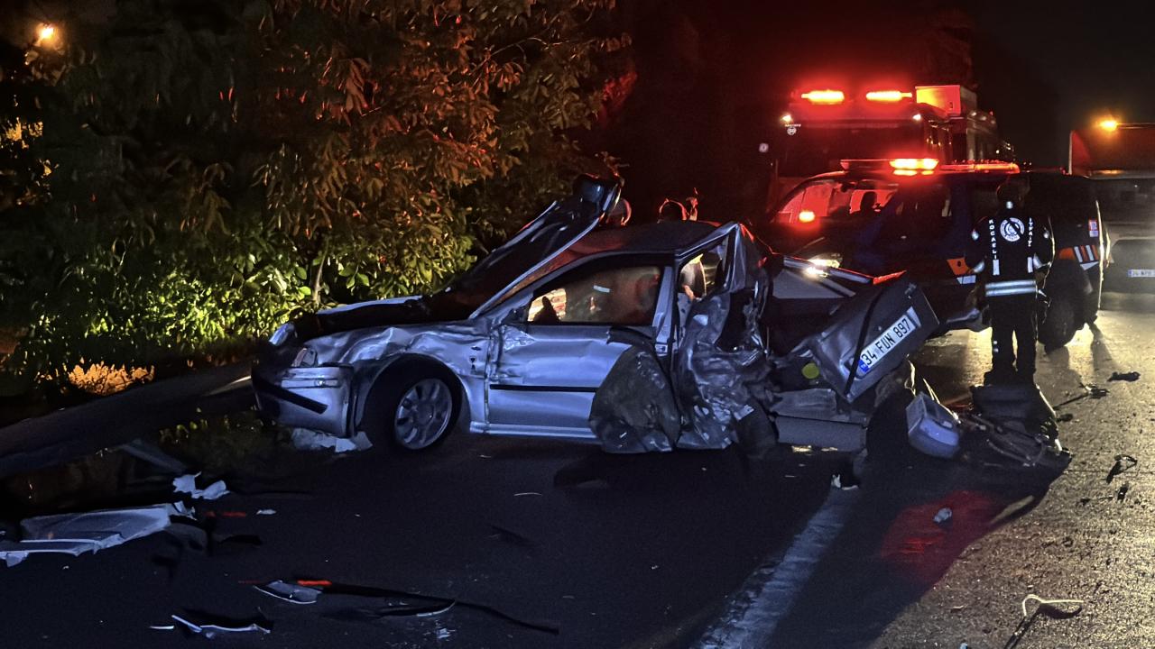 Tır arızalanan otomobile çarptı: 1 çocuk öldü, 3 kişi yaralandı Tır arızalanan otomobile çarptı: 1 çocuk öldü, 3 kişi yaralandı