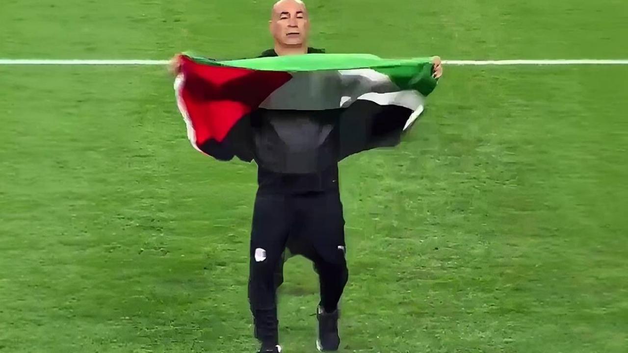 Mısır Milli Futbol Takımı Teknik Direktörü Hossam Hassan