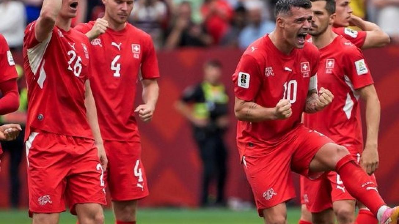 Sessiz gecenin sonu nefes kesti! Aslan’ın yıldızı penaltı kaçırdı: İsviçre tur atladı Sessiz gecenin sonu nefes kesti! Aslan’ın yıldızı penaltı kaçırdı: İsviçre tur atladı