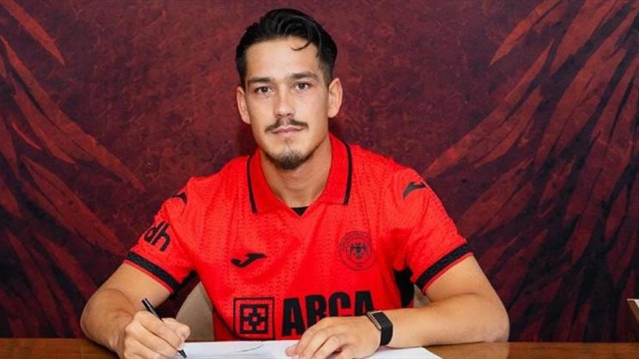 Süper Lig ekibi transferde şaha kalktı! 4 günde 11 transfer açıkladılar Süper Lig ekibi transferde şaha kalktı! 4 günde 11 transfer açıkladılar