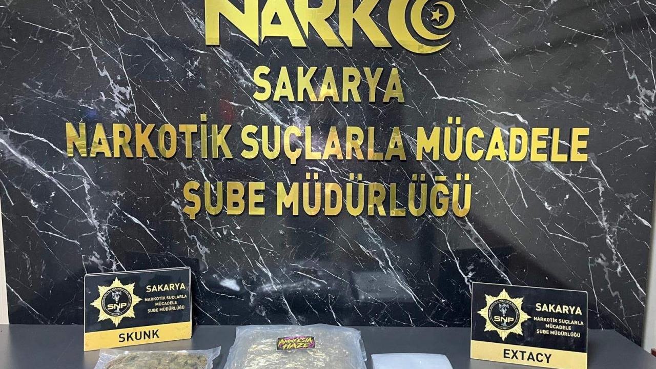 Kuzey Marmara’da narkotik pususu: Otobandaki lüks araçlardan kilolarca zehir fırladı! Kuzey Marmara’da narkotik pususu: Otobandaki lüks araçlardan kilolarca zehir fırladı!