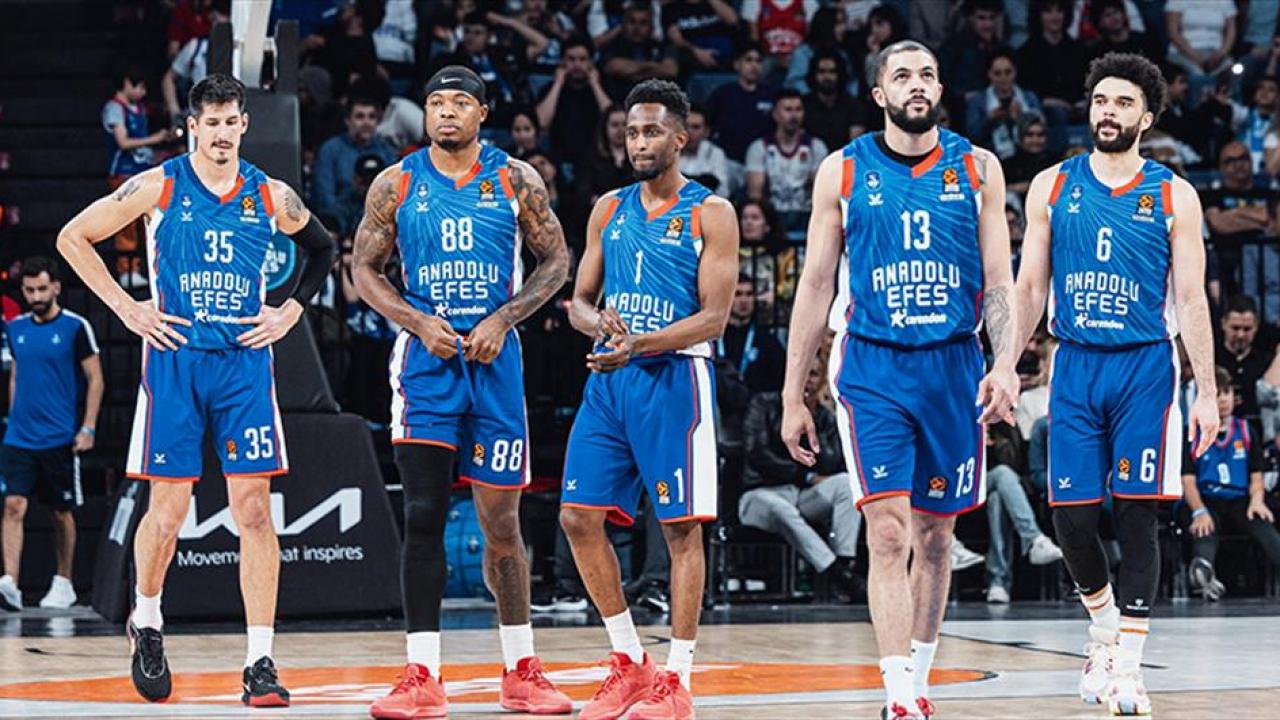 Anadolu Efes’te sürpriz ayrılık! Anadolu Efes’te sürpriz ayrılık!