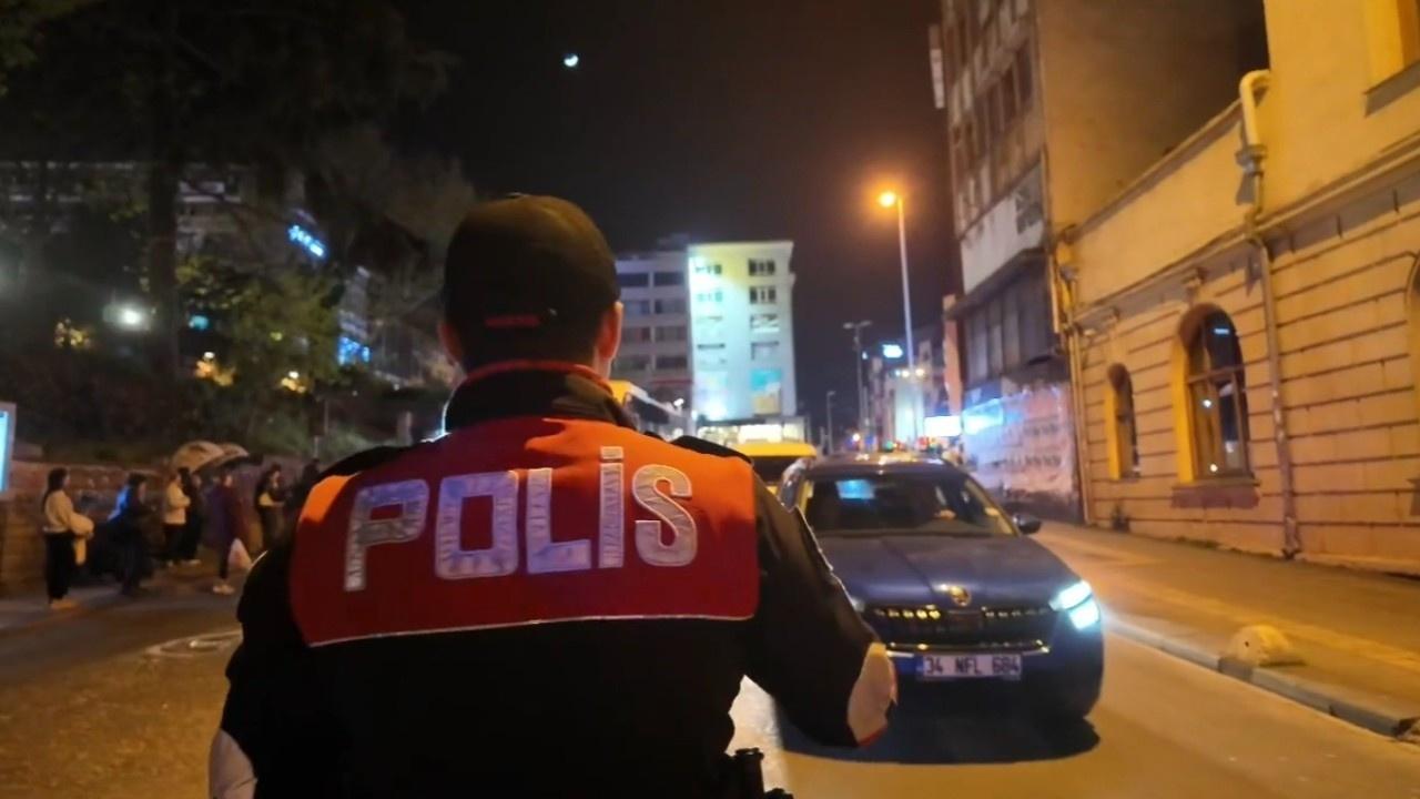 Eskişehir'de meydana gelen trafik kazasına ait polis ekiplerinin inceleme yaptığı an.