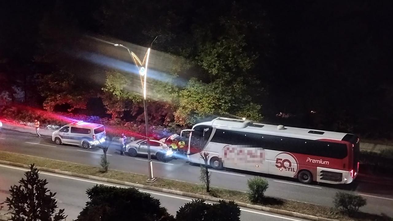 Polis aracına çarpan yolcu otobüsünün şoförü alkollü çıktı! Polis aracına çarpan yolcu otobüsünün şoförü alkollü çıktı!