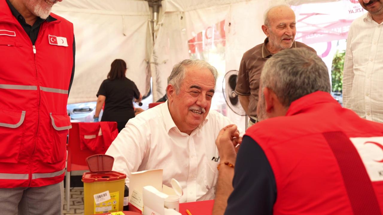 AK Parti İstanbul Milletvekilleri saha çalışmalarını sürdürüyor AK Parti İstanbul Milletvekilleri saha çalışmalarını sürdürüyor