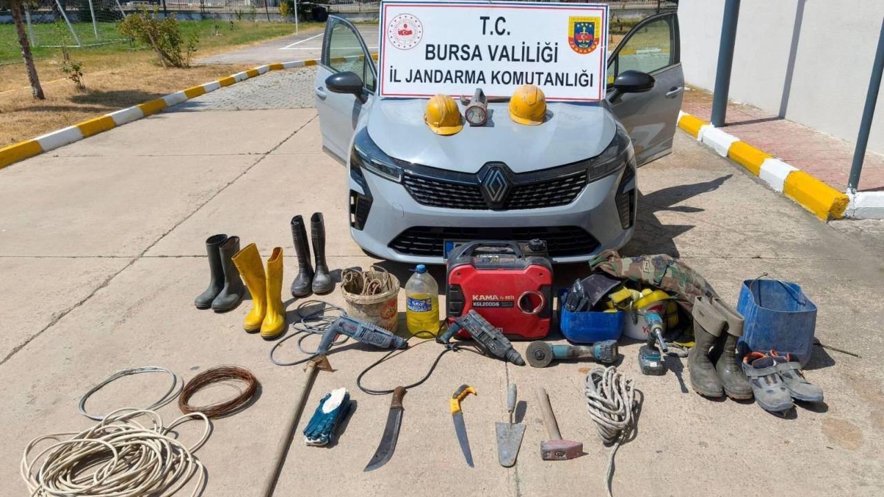 Bursa’da 35 metrelik tünelde kaçak kazı yapan 5 şüpheli yakalandı