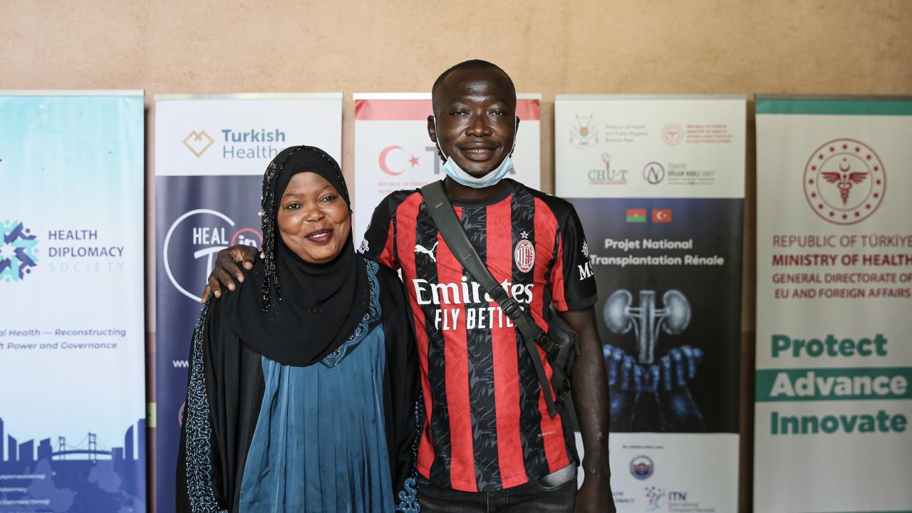 Burkina Faso'da Türk doktorların şifa eli: Böbrek nakli olan hasta sağlığına kavuştu