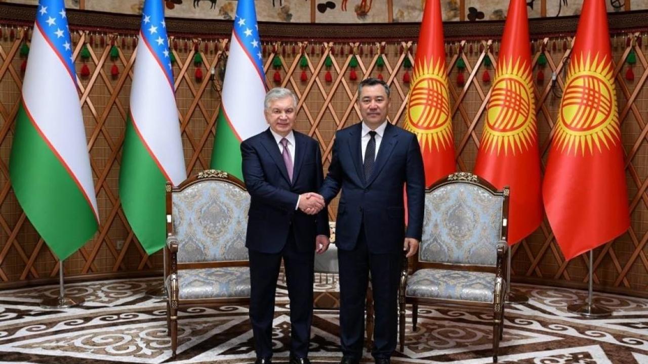 Caparov Mirziyoyev’e Manas Devlet Nişanı takdim etti