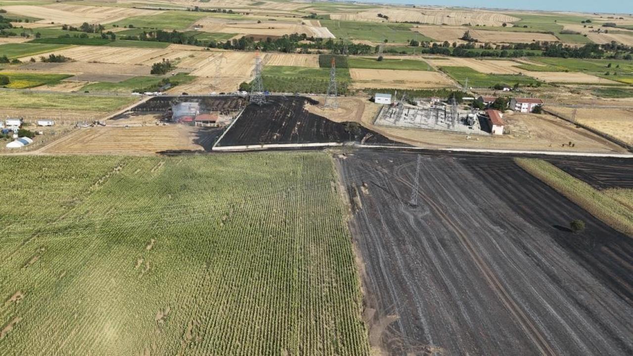 Edirne’de sigara izmariti çiftlik evini küle çevirdi: 6 kişi ölümden döndü Edirne’de sigara izmariti çiftlik evini küle çevirdi: 6 kişi ölümden döndü