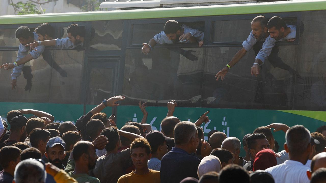 İsrail, Gazze'den alıkoyduğu 60 Filistinli esiri serbest bıraktı
