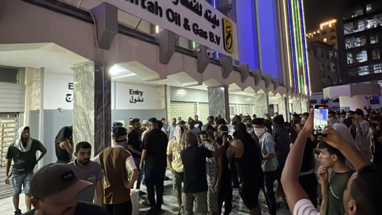 Orta Doğu ülkesini ateşe verdiler: Sokaklarda çok sert protesto!