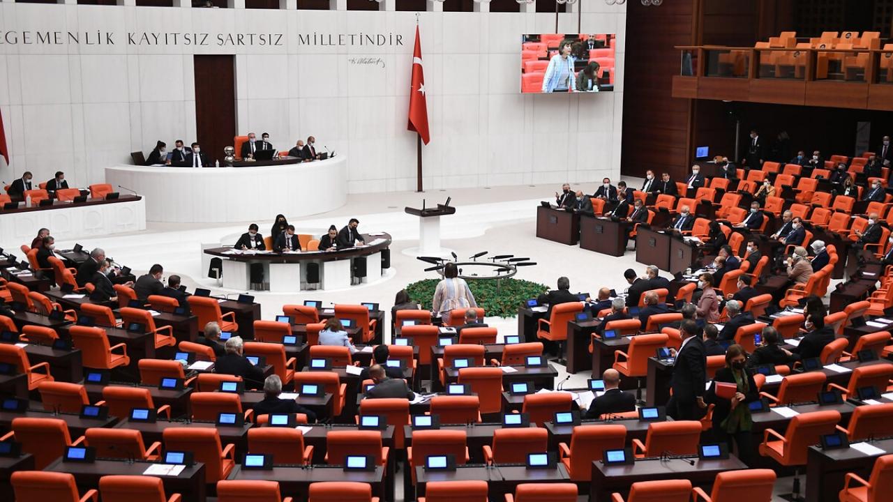 AK Parti'den muhalefete "çerçeve yasa" bilgilendirmesi