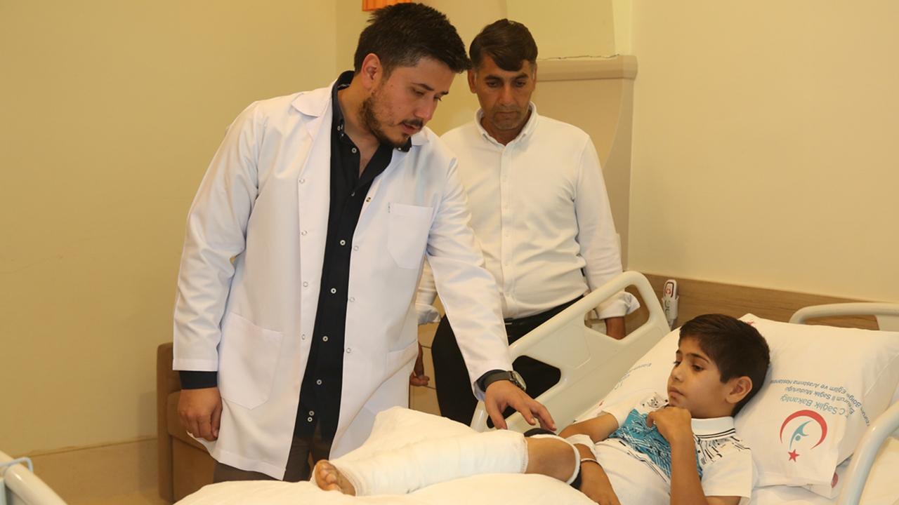 Ayağını kaybetmekten kurtulan Musa'nın hayali değişti: Doktor olacak