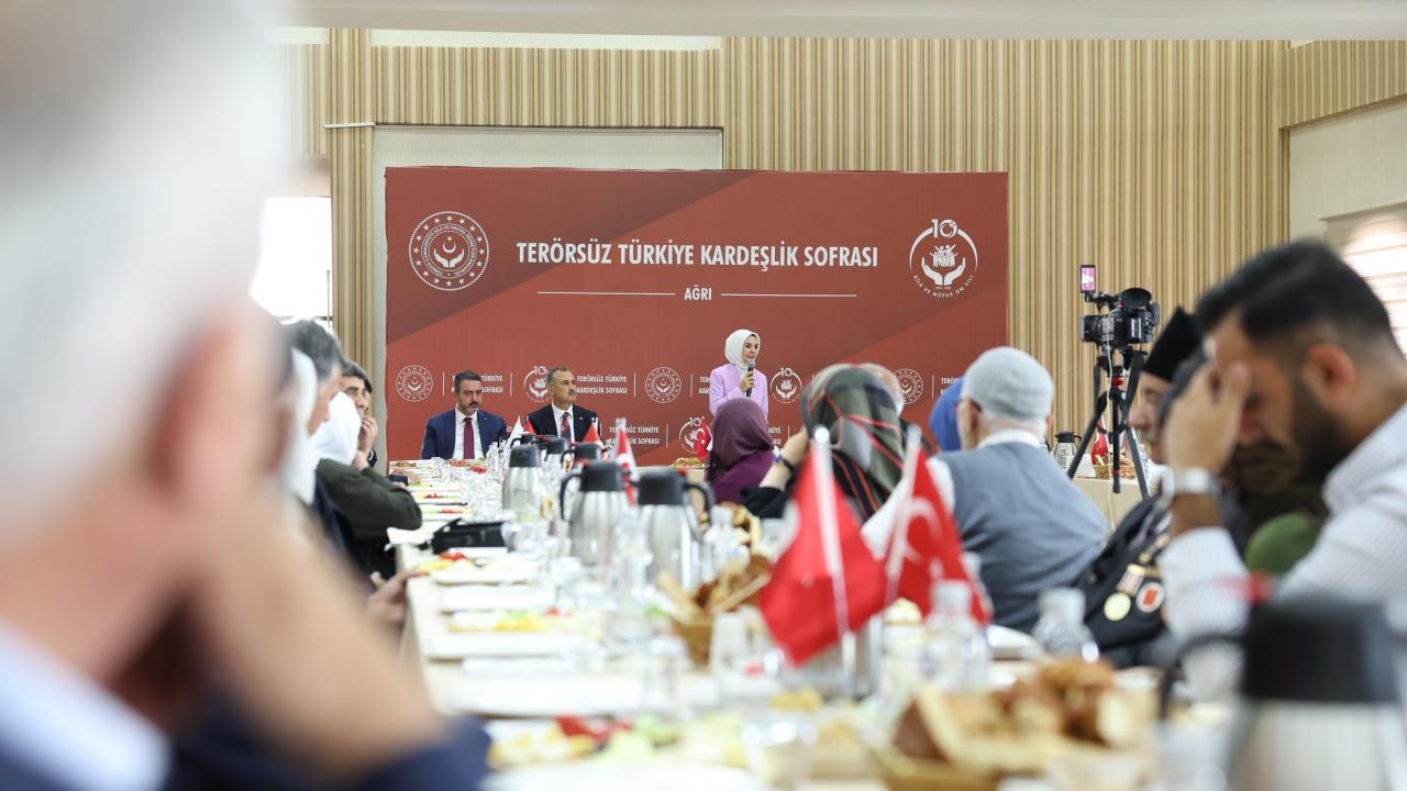 Bakan Göktaş şehit aileleri ve gazilerle “Terörsüz Türkiye Kardeşlik Sofrası”nda buluştu